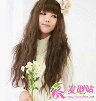 2013最新女生長卷發(fā)發(fā)型