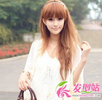 美麗清新的女生隱形接發(fā)