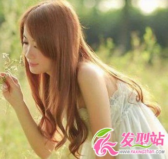 清純優(yōu)雅直發(fā)發(fā)型