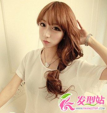 女生個性獨特中長發(fā)發(fā)型