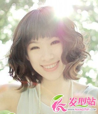 最新發(fā)型:夏季女生流行卷發(fā)發(fā)型