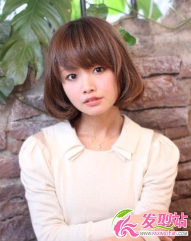 女生流行短發(fā) 內(nèi)扣短卷發(fā)發(fā)型