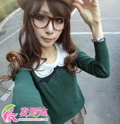 最新女生中長卷發(fā)發(fā)型 俏皮可愛蘿莉范兒