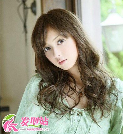 女生浪漫卷發(fā)發(fā)型 優(yōu)雅詮釋女人魅力