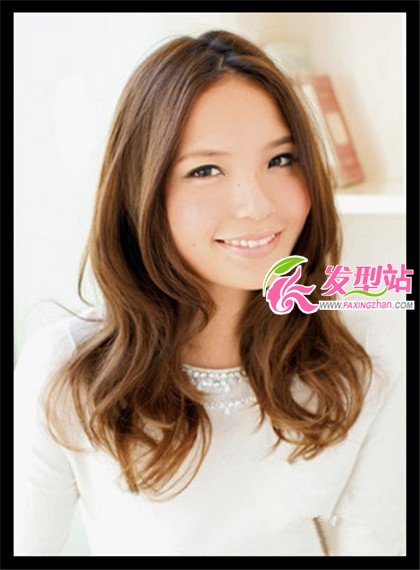 最新女生中分發(fā)型 女生氣質(zhì)瘦臉發(fā)型推薦