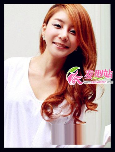 女生中長(zhǎng)發(fā)流行燙發(fā)型圖片