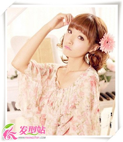 時尚美女最愛卷發(fā)發(fā)型圖 甜美卷發(fā)秒殺宅男