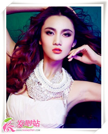 2013最新發(fā)型:女生潮流卷發(fā)發(fā)型