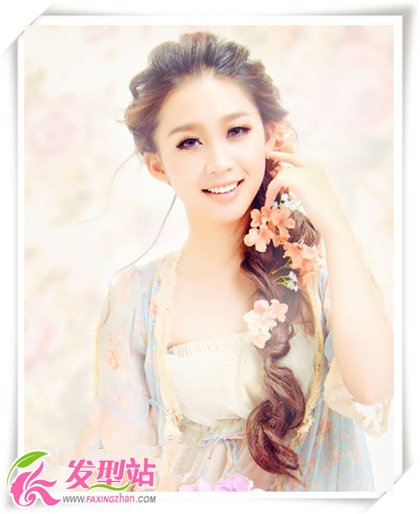 夏季女生流行卷發(fā)發(fā)型圖 盡顯優(yōu)雅氣質(zhì)