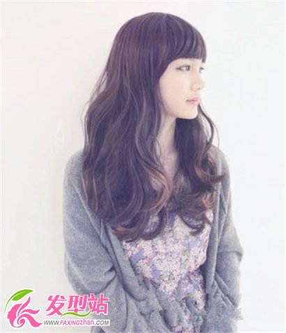 女生夏日魅力卷發(fā)發(fā)型 秀出自己的風(fēng)采