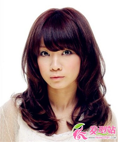 中發(fā)女性時(shí)尚卷發(fā)發(fā)型 散發(fā)高雅女人韻味