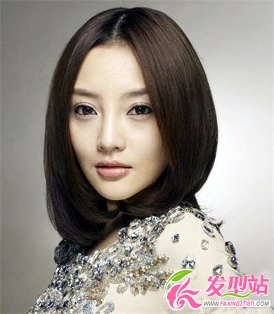 女人味十足中分發(fā)型 修顏又減齡