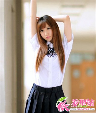 美女學(xué)生黨直發(fā)發(fā)型 展現(xiàn)清純時(shí)尚美感