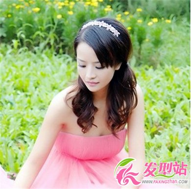 女士修顏卷發(fā)發(fā)型 時尚減齡好利器