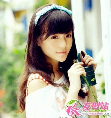 女生校園甜美清純發(fā)型 打造時(shí)尚學(xué)院風(fēng)