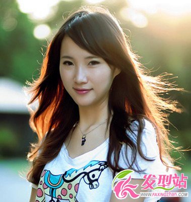 女生流行斜劉海發(fā)型 打造清新小臉美女