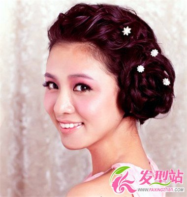 國(guó)慶甜美氣質(zhì)新娘盤發(fā)教程圖解