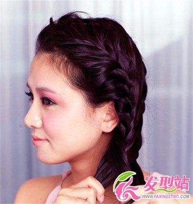 國(guó)慶甜美氣質(zhì)新娘盤發(fā)教程圖解