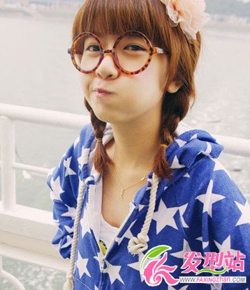 齊劉海流行扎發(fā)發(fā)型 瘦臉百搭顯時(shí)尚