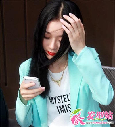 職場女性搭配西裝流行發(fā)型圖片