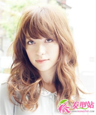 中長發(fā)女生棕色系卷發(fā)發(fā)型