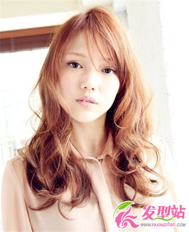 中長發(fā)女生棕色系卷發(fā)發(fā)型