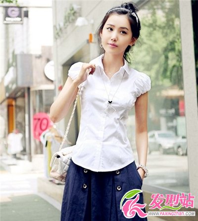 小臉女生無(wú)劉海丸子頭 時(shí)尚還顯高