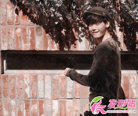 《聽(tīng)見(jiàn)你的聲音》主演李鐘碩最新寫真造型
