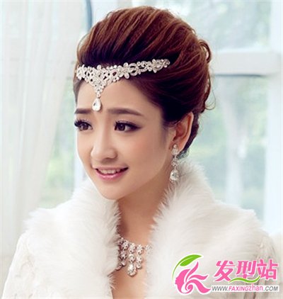 2014流行新娘發(fā)型 溫暖氣質(zhì)盤發(fā)顯高貴