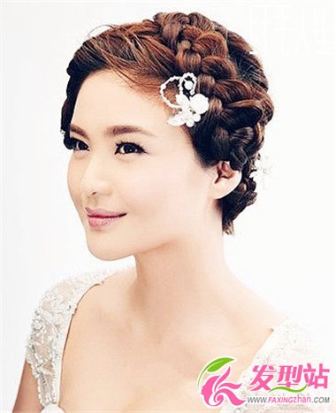 什么樣是扎發(fā)適合圓臉女生 個(gè)性瘦臉扎發(fā)
