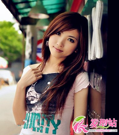 最具清純氣質(zhì)長(zhǎng)直發(fā)發(fā)型 經(jīng)典直發(fā)演繹時(shí)尚
