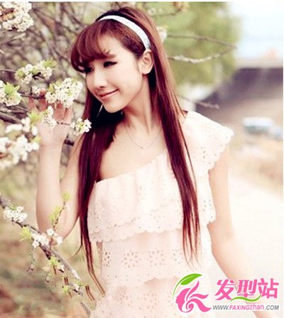最具清純氣質(zhì)長直發(fā)發(fā)型 經(jīng)典直發(fā)演繹時尚