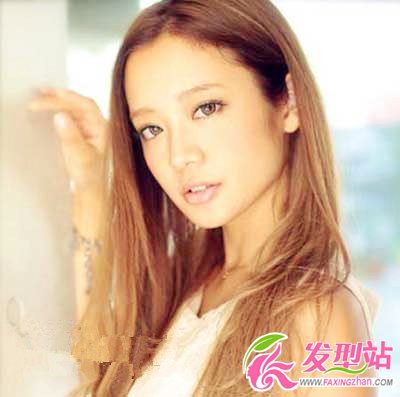 最具清純氣質(zhì)長直發(fā)發(fā)型 經(jīng)典直發(fā)演繹時尚