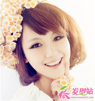 職場美女氣質(zhì)短發(fā) 展現(xiàn)短發(fā)美女風(fēng)采