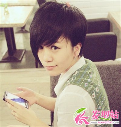 職場美女氣質(zhì)短發(fā) 展現(xiàn)短發(fā)美女風(fēng)采