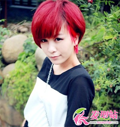 職場(chǎng)美女氣質(zhì)短發(fā) 展現(xiàn)短發(fā)美女風(fēng)采