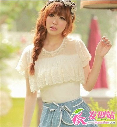 美女時(shí)尚發(fā)飾扎發(fā)發(fā)型 塑造甜美淑女形象