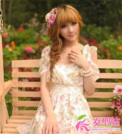 美女時(shí)尚發(fā)飾扎發(fā)發(fā)型 塑造甜美淑女形象
