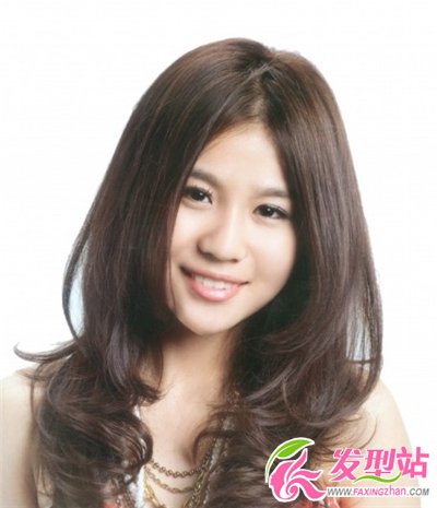 長臉女生時尚卷發(fā)發(fā)型 適合長臉的梨花頭
