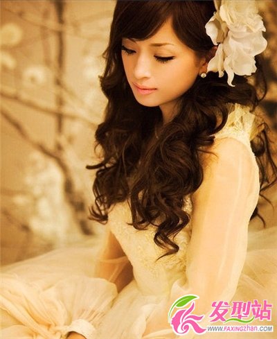 人氣女星濱崎步時尚發(fā)型 濱崎步時尚燙發(fā)發(fā)型圖片