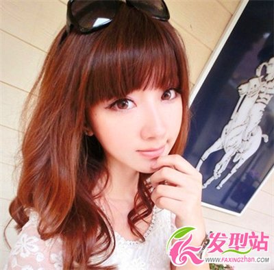 三角臉女生適合什么發(fā)型 時(shí)尚三角臉型美女發(fā)型圖片