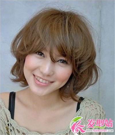 國(guó)字臉短發(fā)女生流行燙發(fā)發(fā)型 個(gè)性燙發(fā)輕松換臉