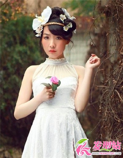 女生直發(fā)怎么扎好看 女生氣質(zhì)扎發(fā)推薦