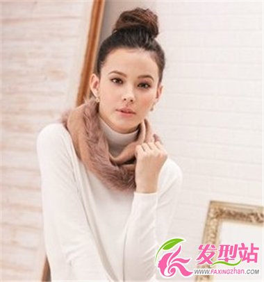 氣質(zhì)時尚熟女丸子頭扎發(fā)教程