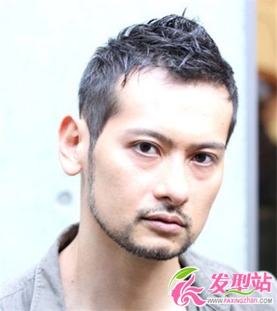 短發(fā)男生時尚紋理燙發(fā)型 最新男生燙發(fā)發(fā)型圖片