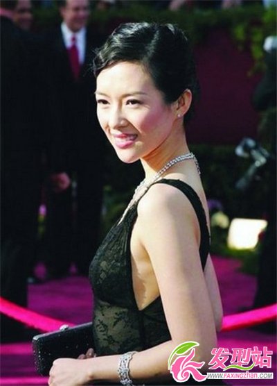女士參加晚宴選擇什么盤發(fā) 當(dāng)紅女星示范宴會高貴盤發(fā)發(fā)型
