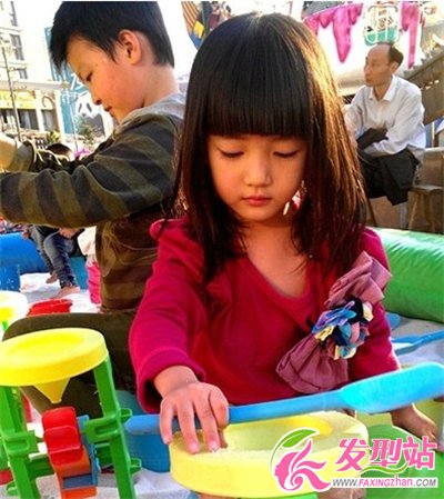七八歲小女孩梳怎么發(fā)型好看 最可愛(ài)好看的兒童發(fā)型