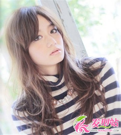頭發(fā)少選擇什么燙發(fā)發(fā)型 能讓發(fā)量增多的時(shí)尚卷發(fā)發(fā)型
