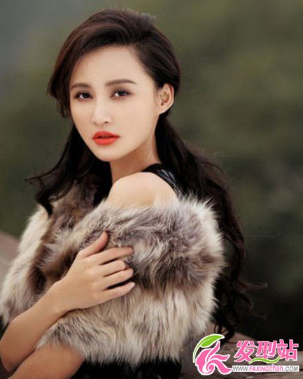 春夏季如何能扎出好看的發(fā)型 中長(zhǎng)發(fā)女生甜美可愛扎發(fā)