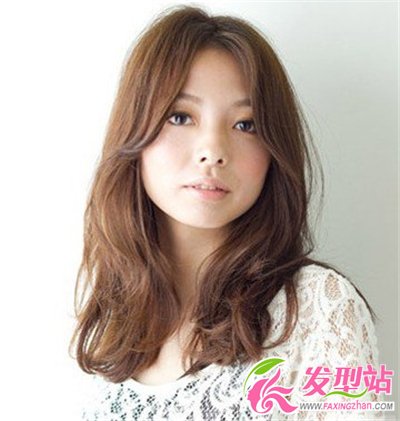 2014流行發(fā)型:春夏季女生時尚燙發(fā)發(fā)型